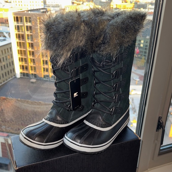Sorel Joan of arctic Women's Black and White Fur-Trimmed. Brand new with tags 8 - Picture 10 of 10